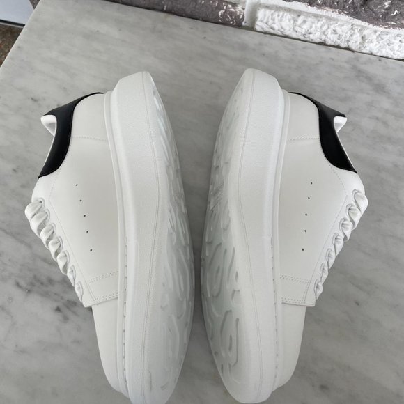 Alexander McQueen Men\'s White and Black Trainers main image 4